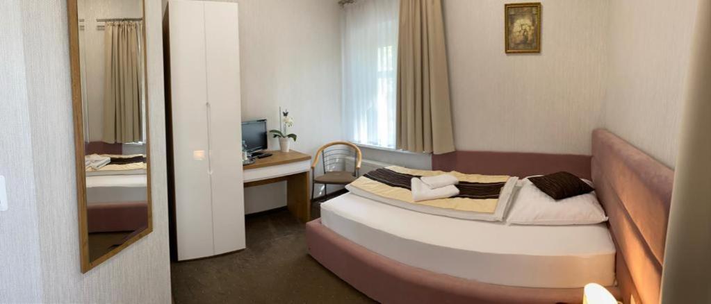 Park Hotel Dobrodzien Ngoại thất bức ảnh