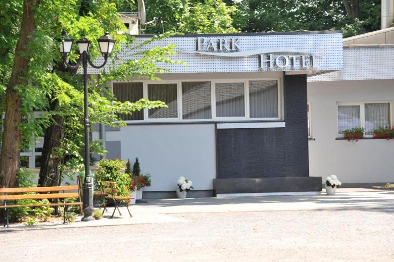 Park Hotel Dobrodzien Ngoại thất bức ảnh