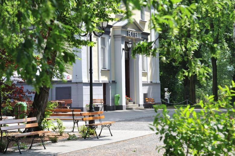 Park Hotel Dobrodzien Ngoại thất bức ảnh