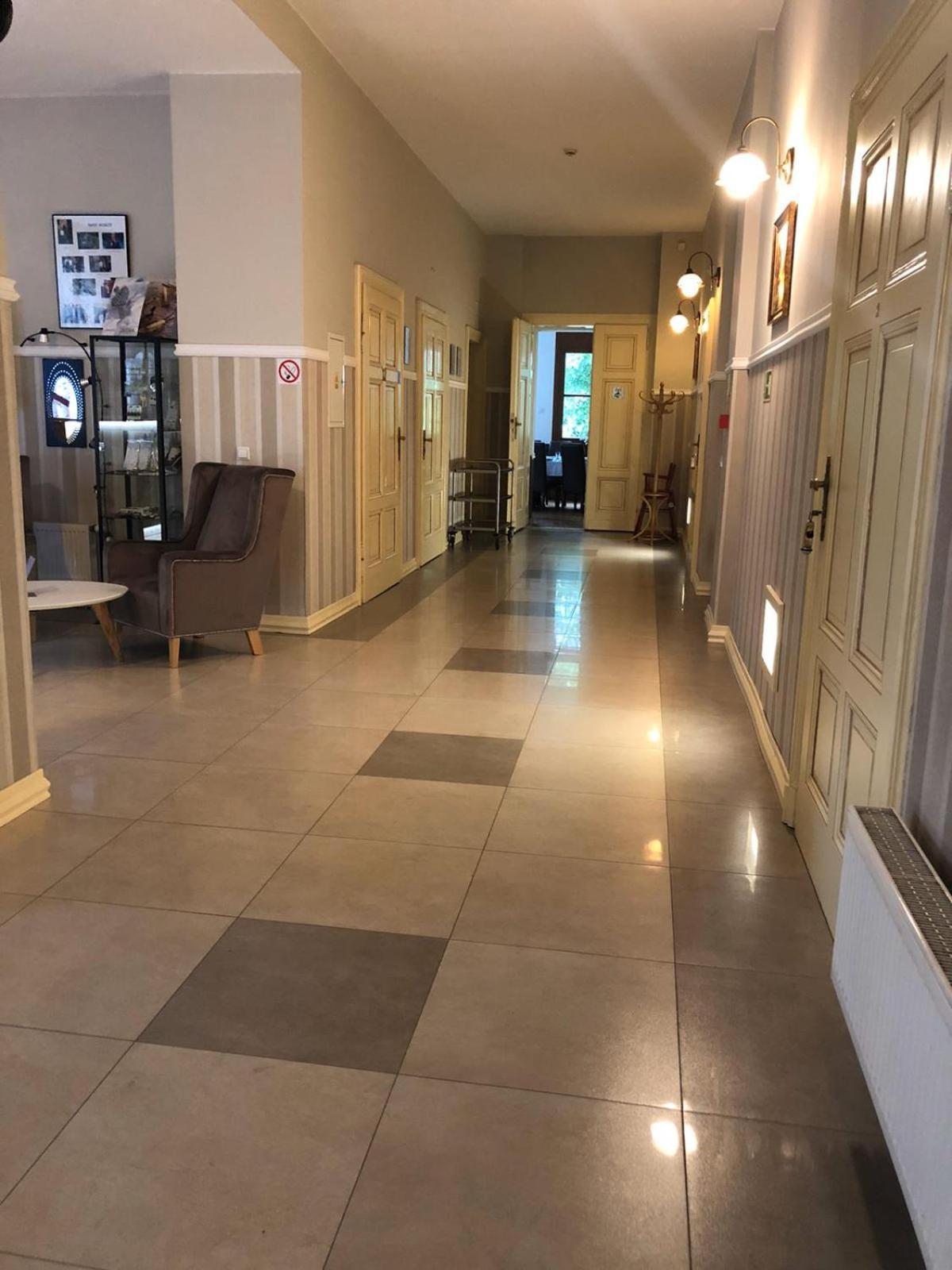 Park Hotel Dobrodzien Ngoại thất bức ảnh